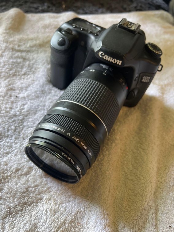 Canon 40D SLR CAMERA with SUPER ZOOM LENS - with bag and extras