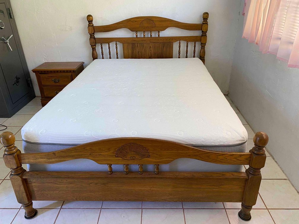  Wood Framed Sea Shell Carved Design Poster Bed Queen. 