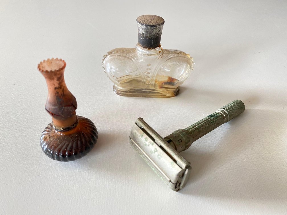 Vintage Blade Face Razor with Perfume Bottles 