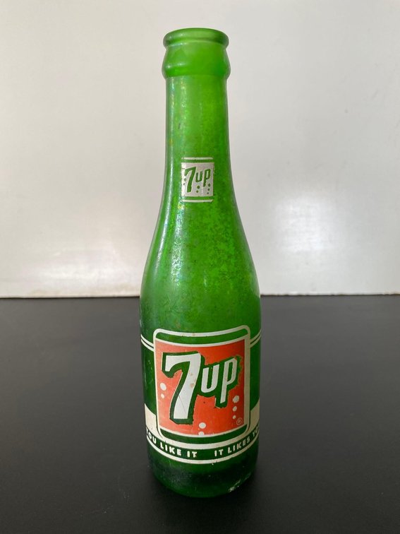 Vintage 7oz Hawaii "Fresh Up with 7Up" Kauai Soda Co. Lihue Kauai Glass Bottle