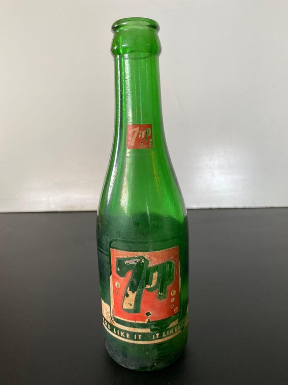 Vintage 7oz Hawaii "Fresh Up with 7Up" Kauai Soda Co. Lihue Kauai Glass Bottle