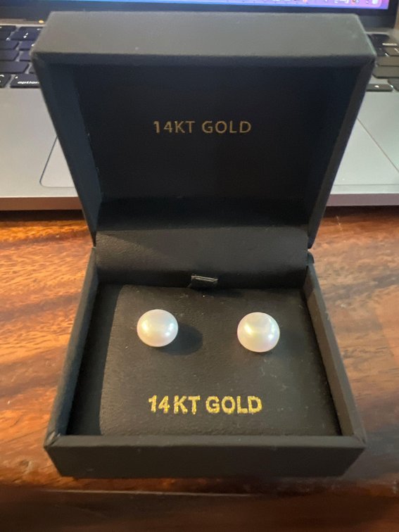 BRAND NEW 14k GOLD Freash water pearl Studs!