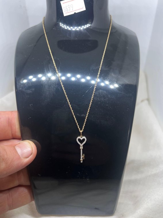 10 K Gold Solid necklace with Key Pendant & Diamond 1/10 carat
