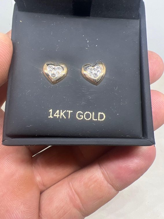 14k Solid Gold heart earring with diamond accent BRAND NEW