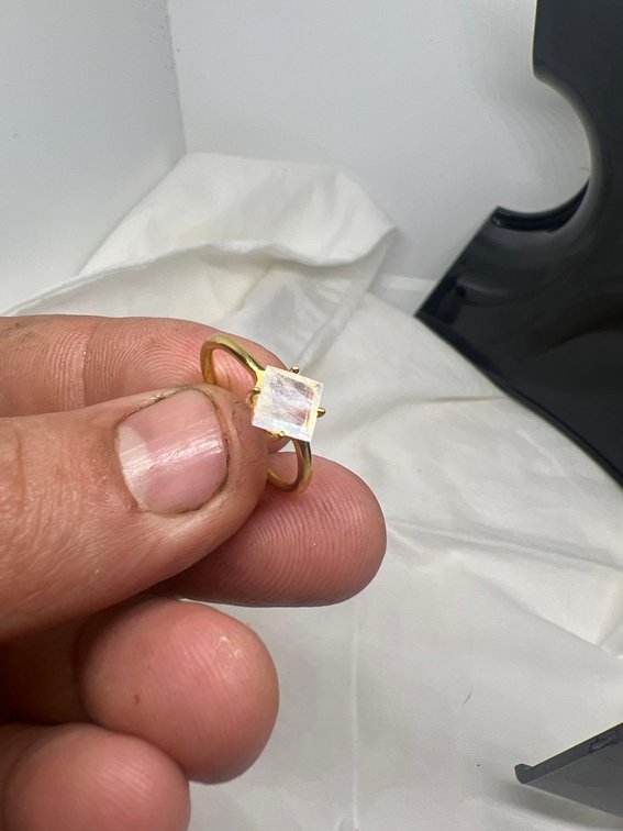 Size 7 White Topaz Gold ring It tests as gold but stamp worn off, ESTIMATING 10k GOLD SOLID! Will honor