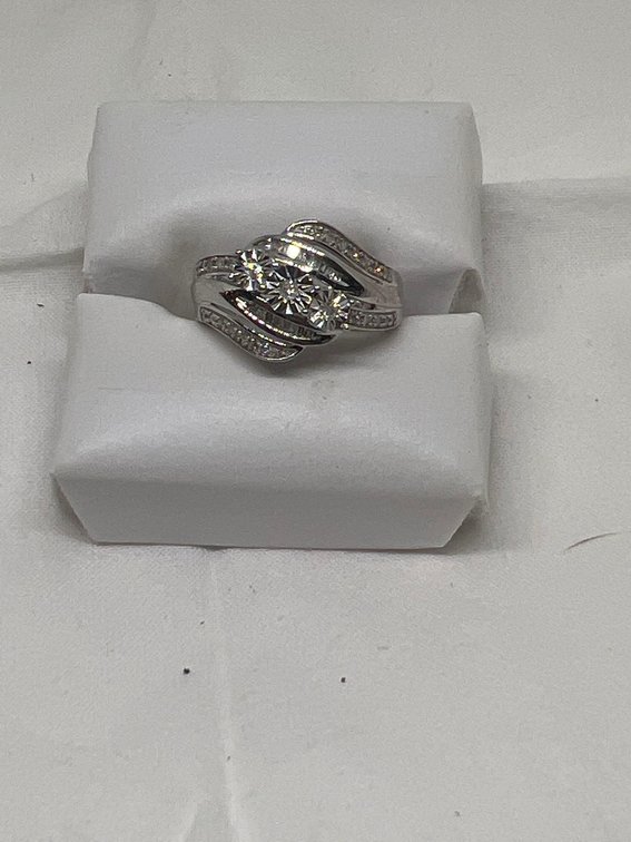 925 PURE SILVER AND .20 Carat of Diamonds Beautiful Womens ring