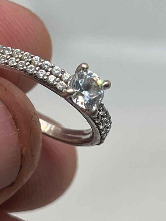 14k WHITE GOLD! 8/10 Carats of brilliant diamond Wedding Ring! 