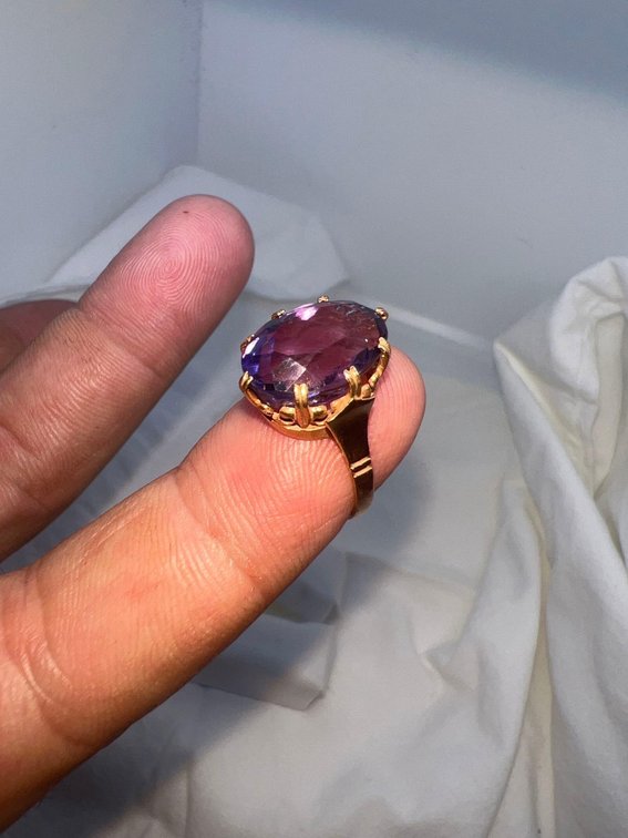 3 CARAT AMETHYST RING in 14k GOLD! Ring was repaired stamp broke of BUT GUARANTEEd GOLD! VInTAGE RING!