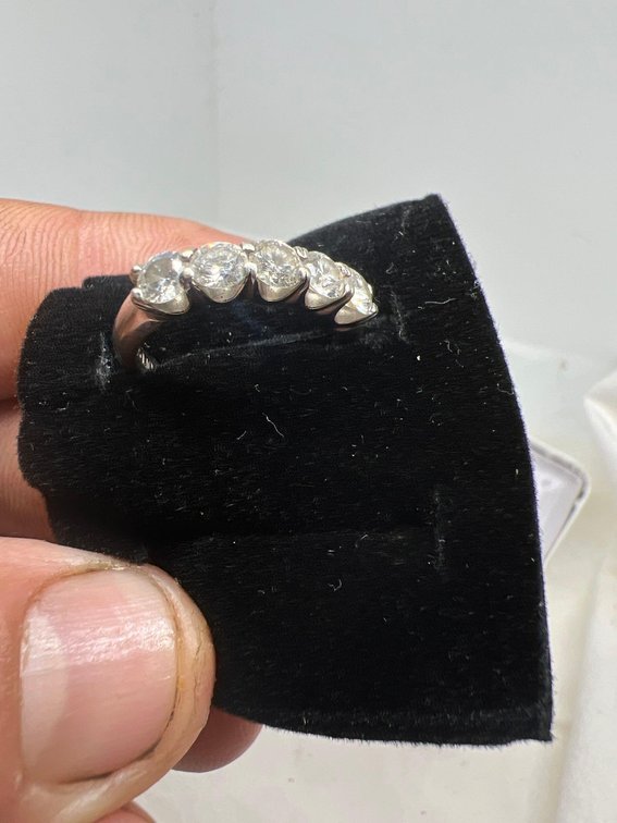 14k Gold 1 CARAT IF RATAED Diamond Ring 5 High Quality Diamond! $3800 Retail ring