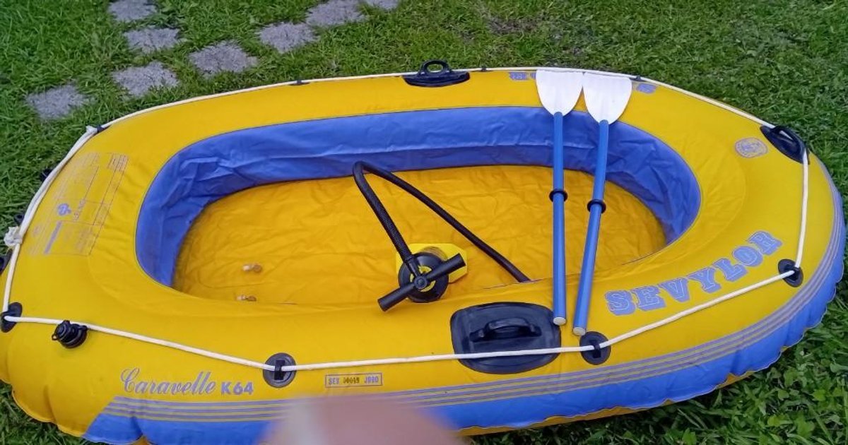 UNUSED (X's 2) Inflatable Boat Rubber Raft & Pump