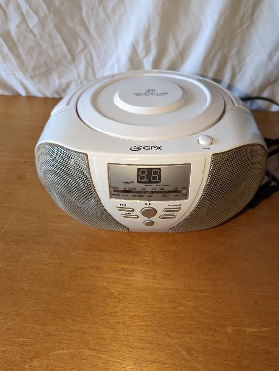 White GPX Portable Compact Disc Player 