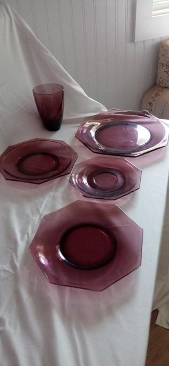 Moroccan Amethyst Octagon place setting