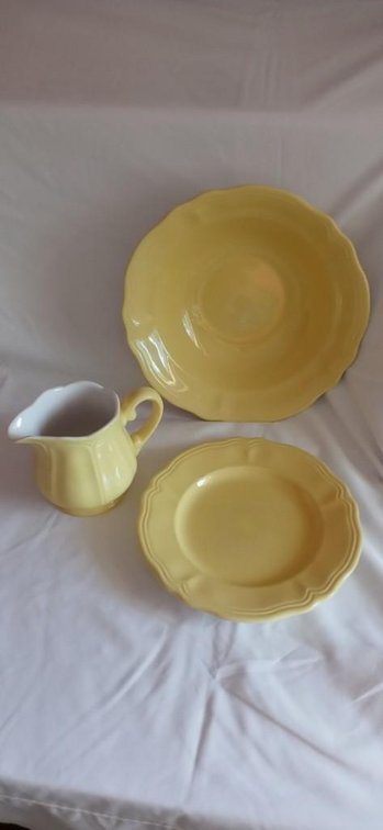 LOT: Buttercup Federalist Ironstone 4239 Plate, Bowl & Cream Pitcher
