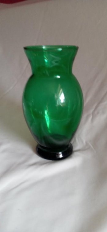 Lovely little green glass vase 6 ½” 