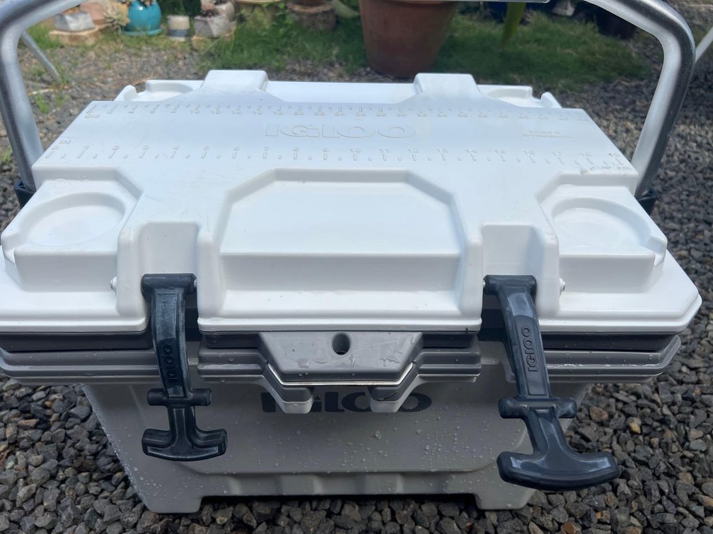 heavy duty Igloo cooler 