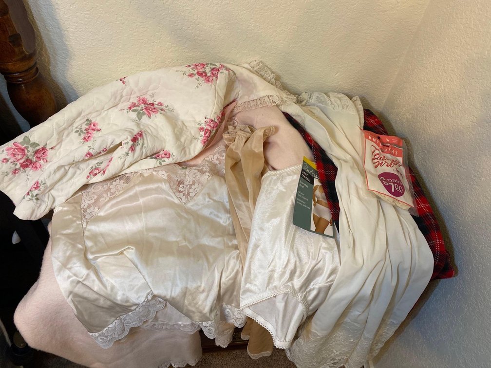 Mixed Lot of Womens Clothing
