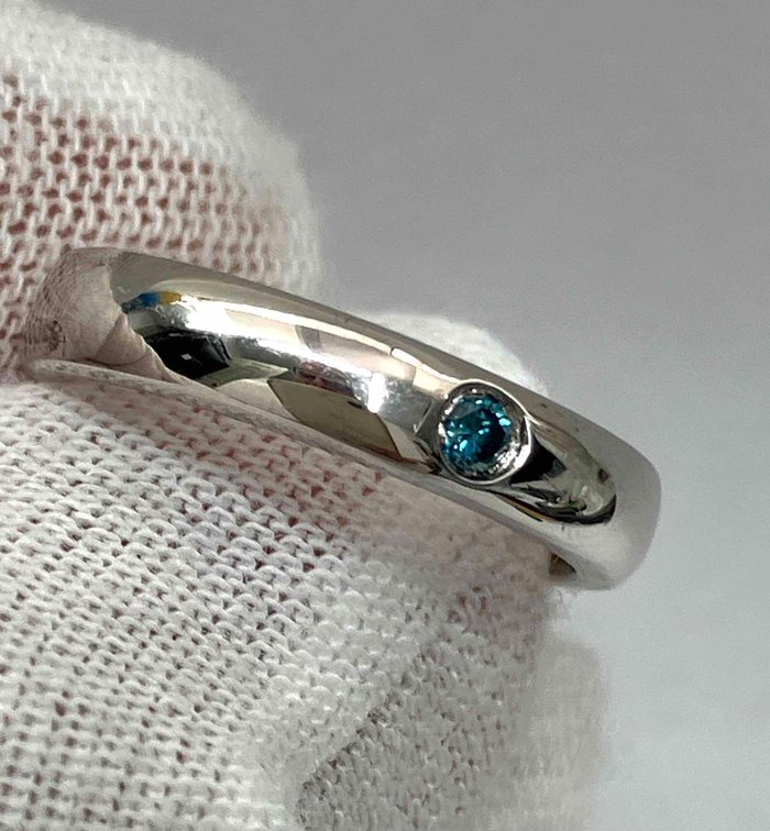 Genuine Blue Diamond, Solitaire Ring. Very Bright and Shiny! 