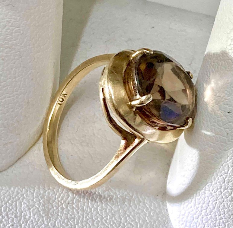 10K Fine Gold Ring with Champagne Quartz Centerstone! 