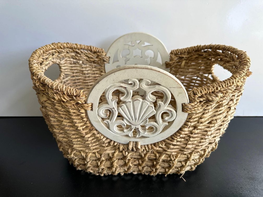 Woven Style Basic with Seashell Design 