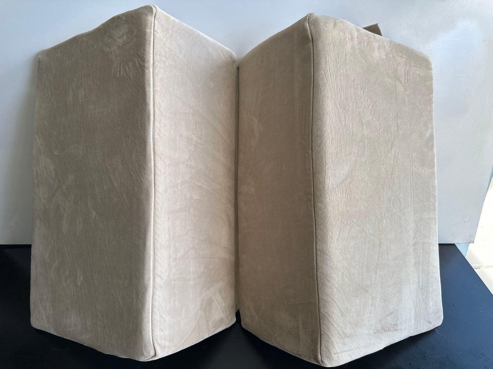 Double Triangle Wedge Style Pillow 