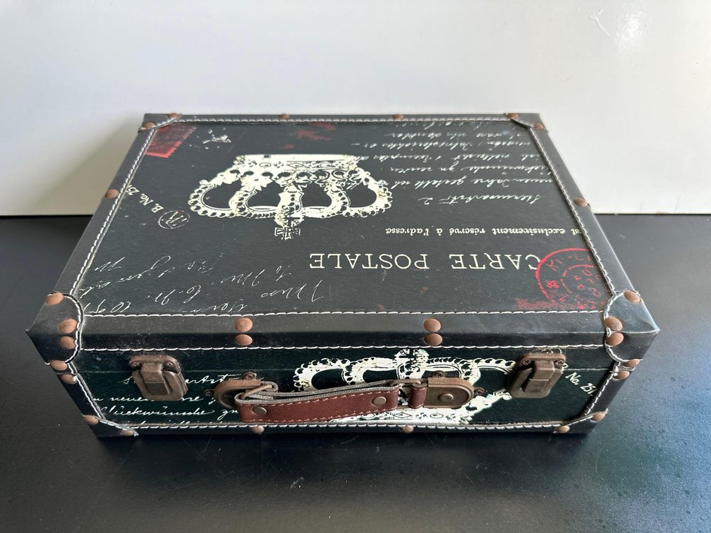French Design Decorative Latch Case 