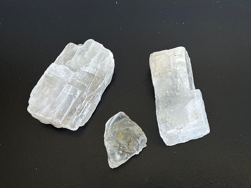(X's 3) Pieces of Raw Quartz