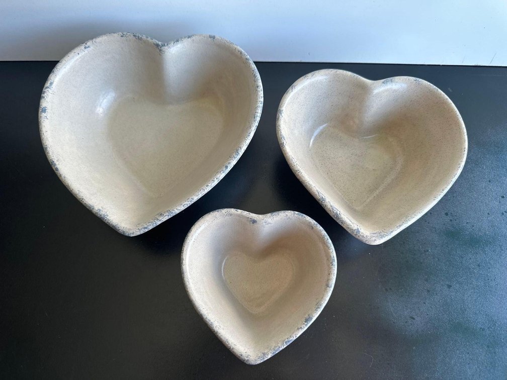 Set of Three Nesting Heart Shape Dishware 