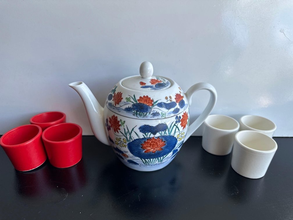 Asian Lily Pad Teapot with Tea Cups 