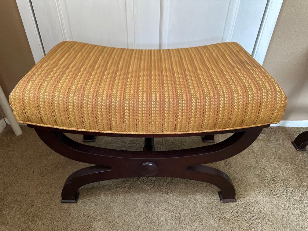 26" Wide Cushioned Stool 