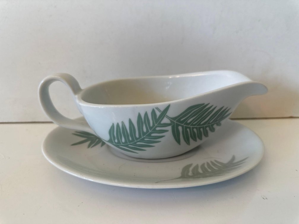 Cordon Bleu Bia Green Leaf Design Gravy Boat with Saucer Dish Set 