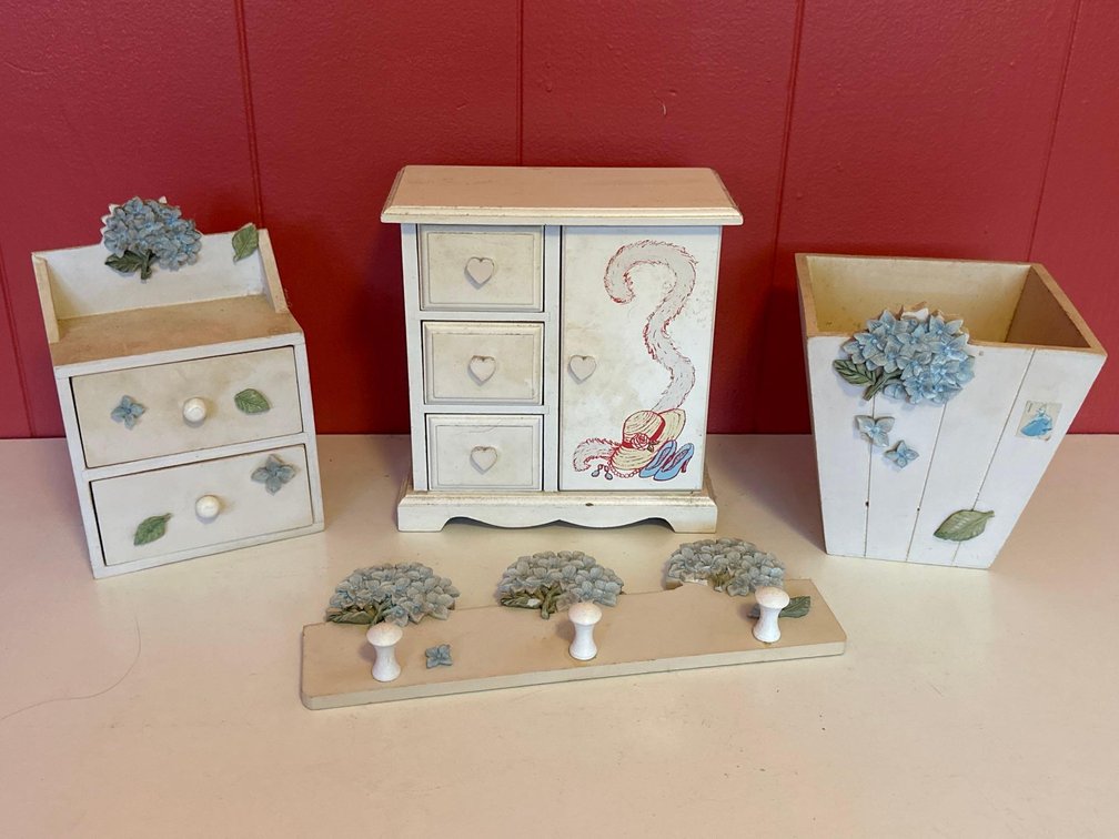 Set of Miniature/Doll Size Furniture 