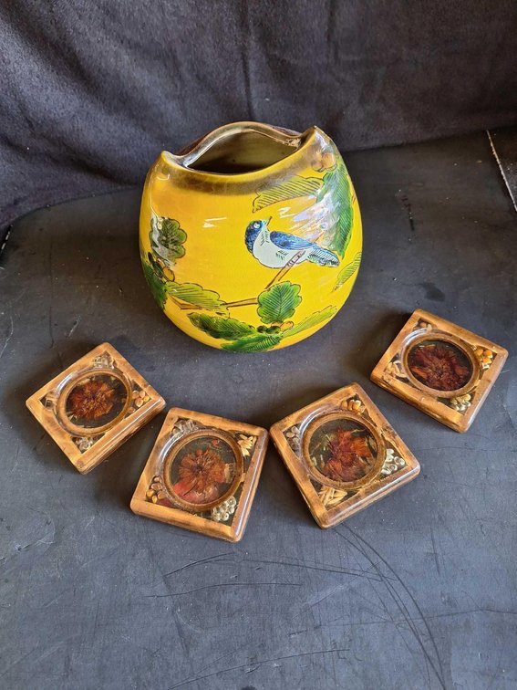 Vase and 4 coasters