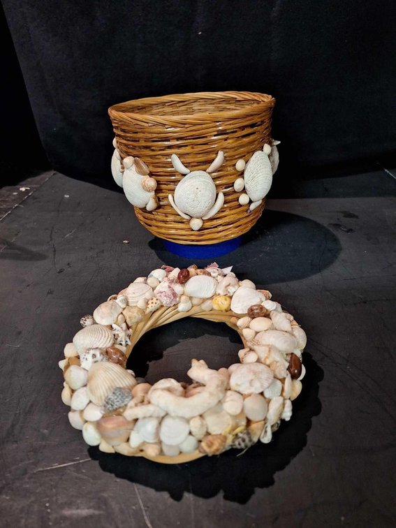 Basket and wall decoration