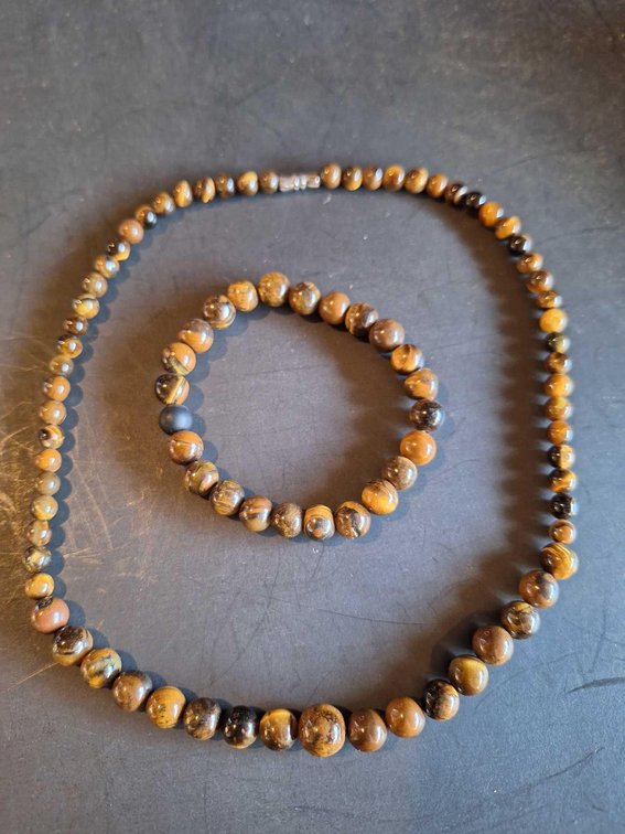 Brown Tigers Eye 17 inch necklace and6 1/2: inch Tigers eye stretch bracelet