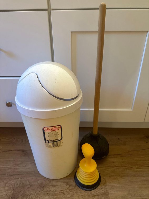 Mixed Lot of White Waste Bin and Plunger