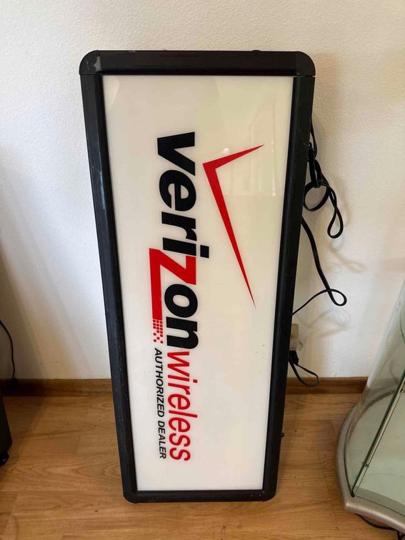 Verizon Light Up Sign