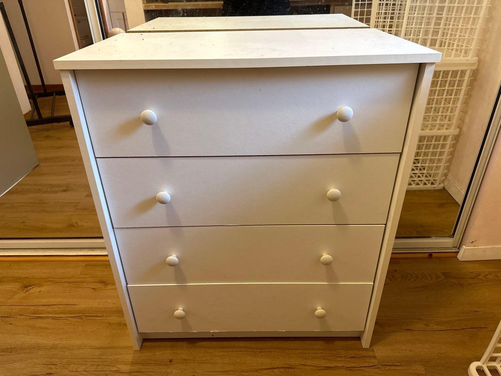 28"L x 16"W x 35.5" Laminate Wood Dresser