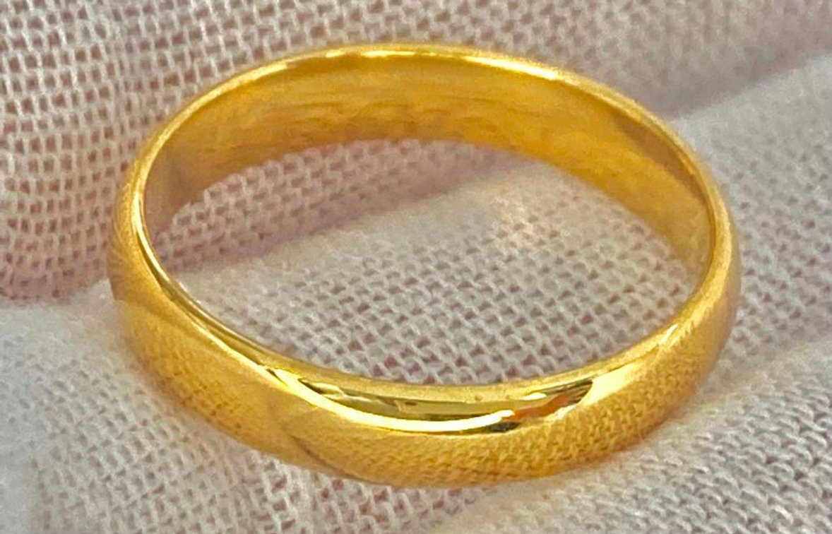 14K Fine Solid Gold Comfort Fit Wedding Band 4.2 Grams Size 9