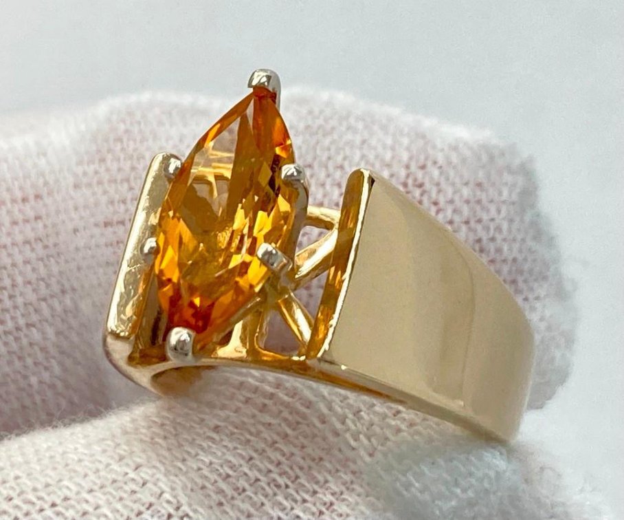 14K Fine Gold with approx 2 Carat Golden Citrine Solitaire Over 7 Grams Gold Size 6