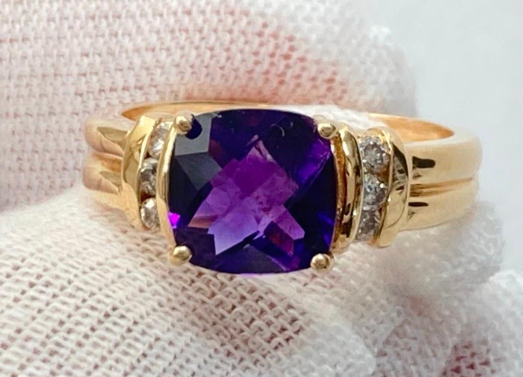 14K Fine Gold Diamonds and Amethyst Ring  5.1 Grams  Size 7