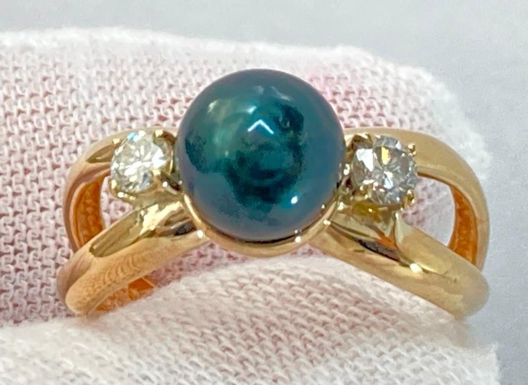 14K Fine Gold and Diamonds w/Black Pearl  4.3 grams  Size 9