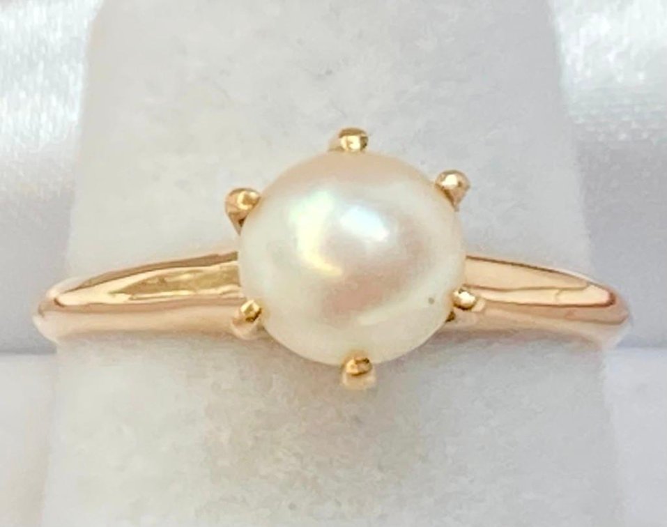 10K Fine Gold with 6 Prong set Pearl Ring  Size 6