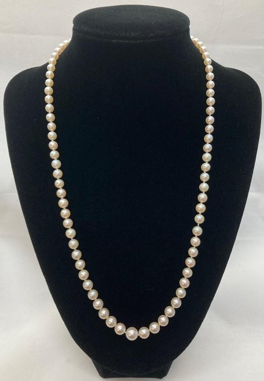 Pearl Necklace and Earrings from 1945