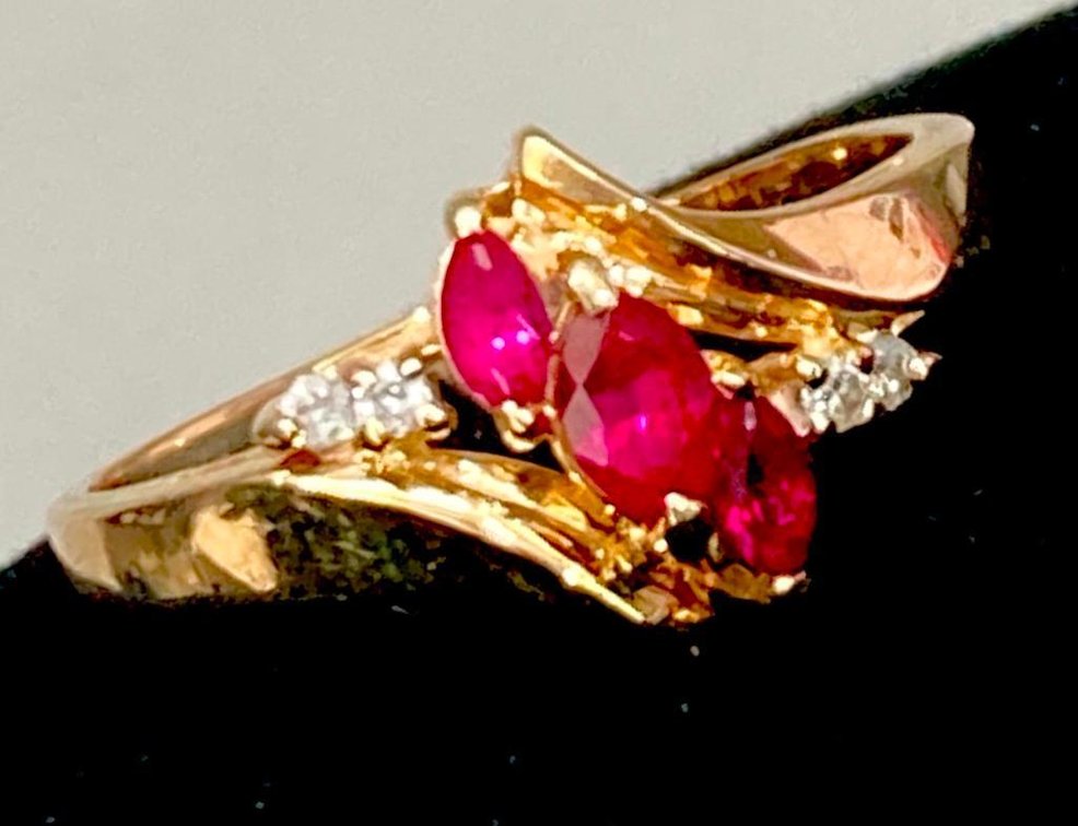 10K Fine Gold Diamond and Ruby Ring  Size 9