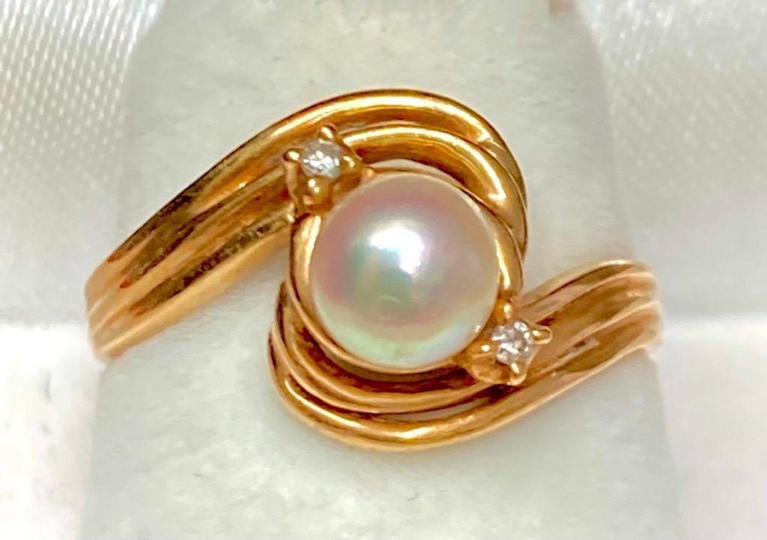 10K Fine Yellow Gold Ring with Diamonds and Pearl 