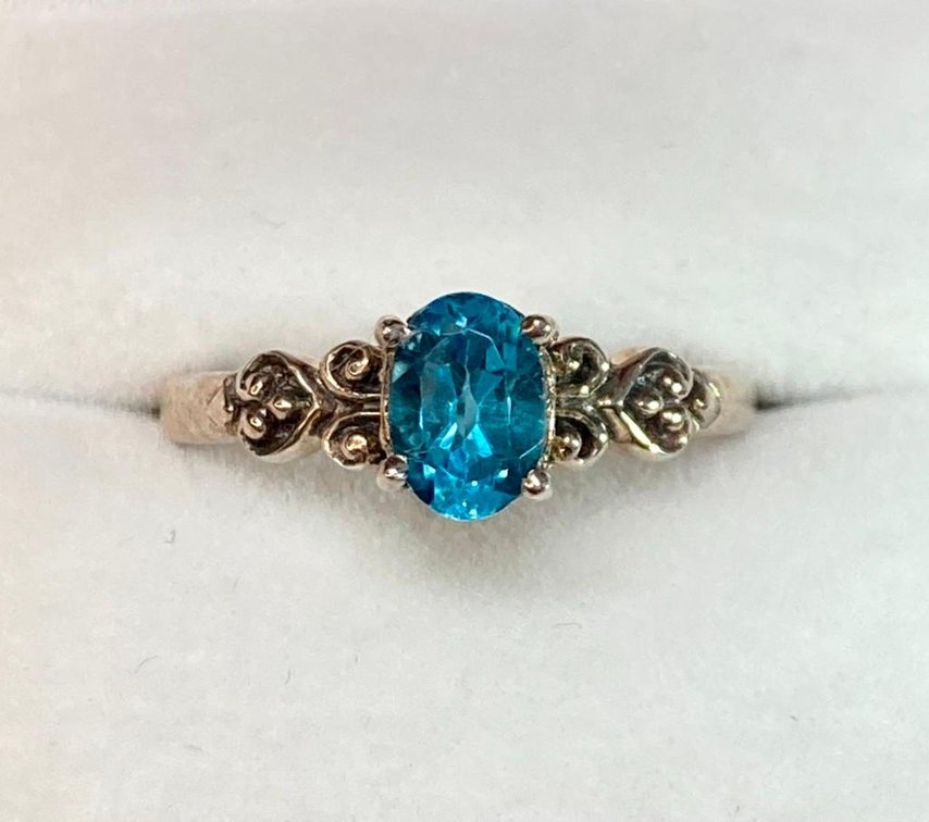 3/4 Carat Genuine Blue Topaz Mounted in Fine Sterling Silver Ring  Size 8