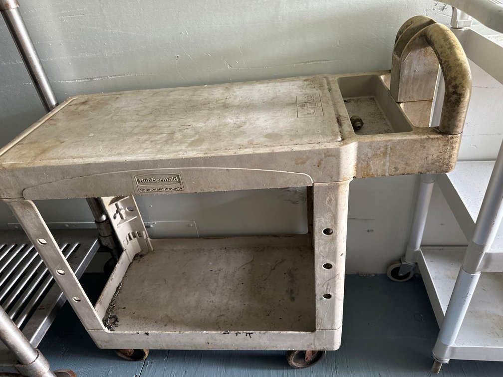 Rubbermaid Commercial Rolling Cart