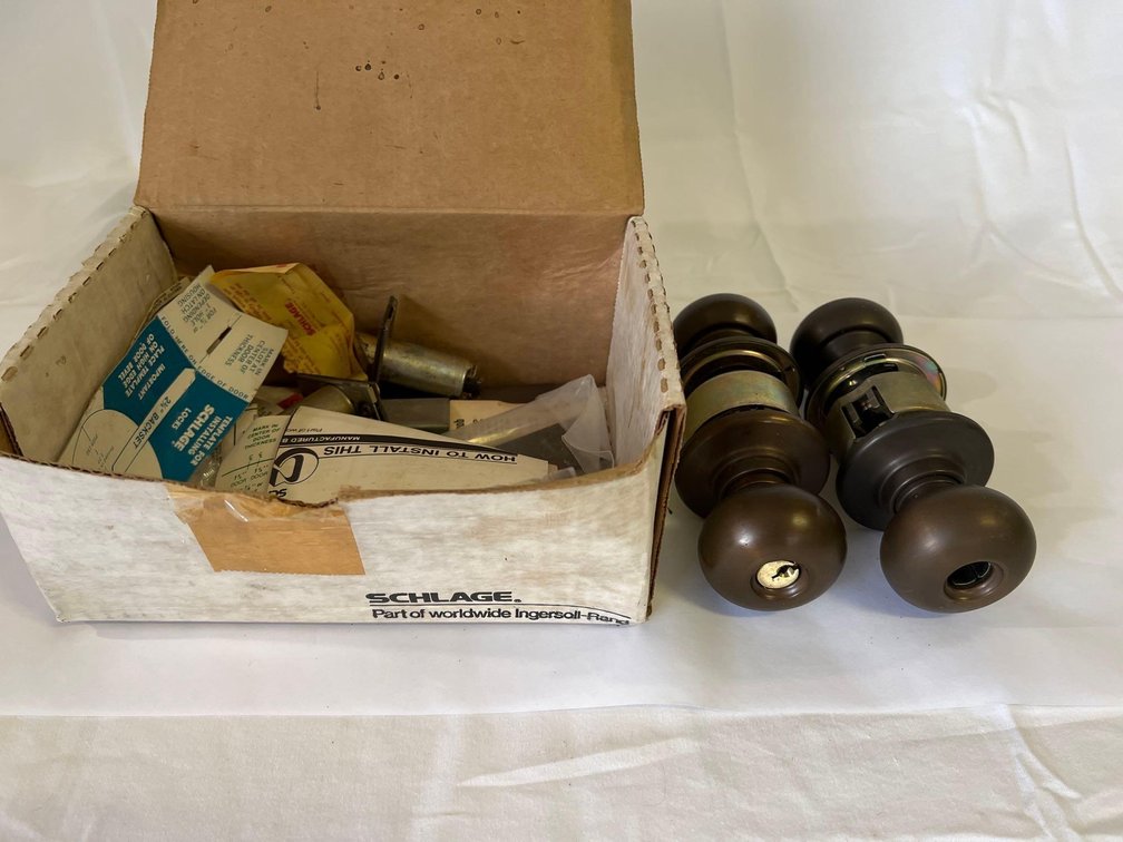 Schlage Doorknobs with accessories 