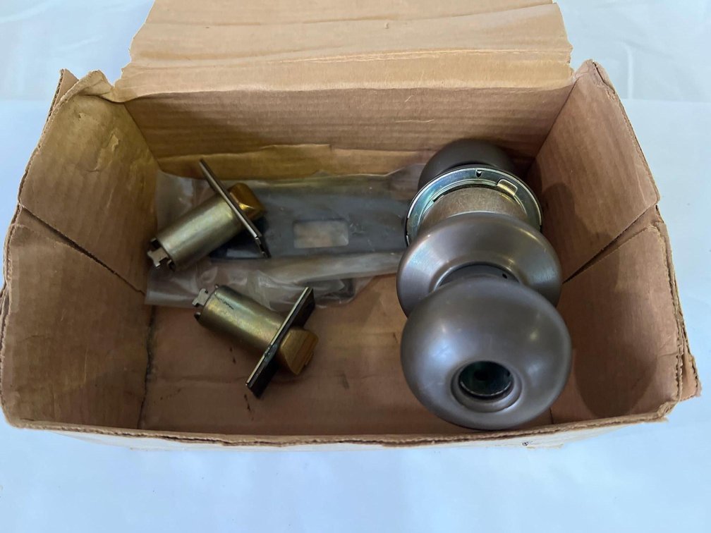 Schlage Doorknob with accessories 