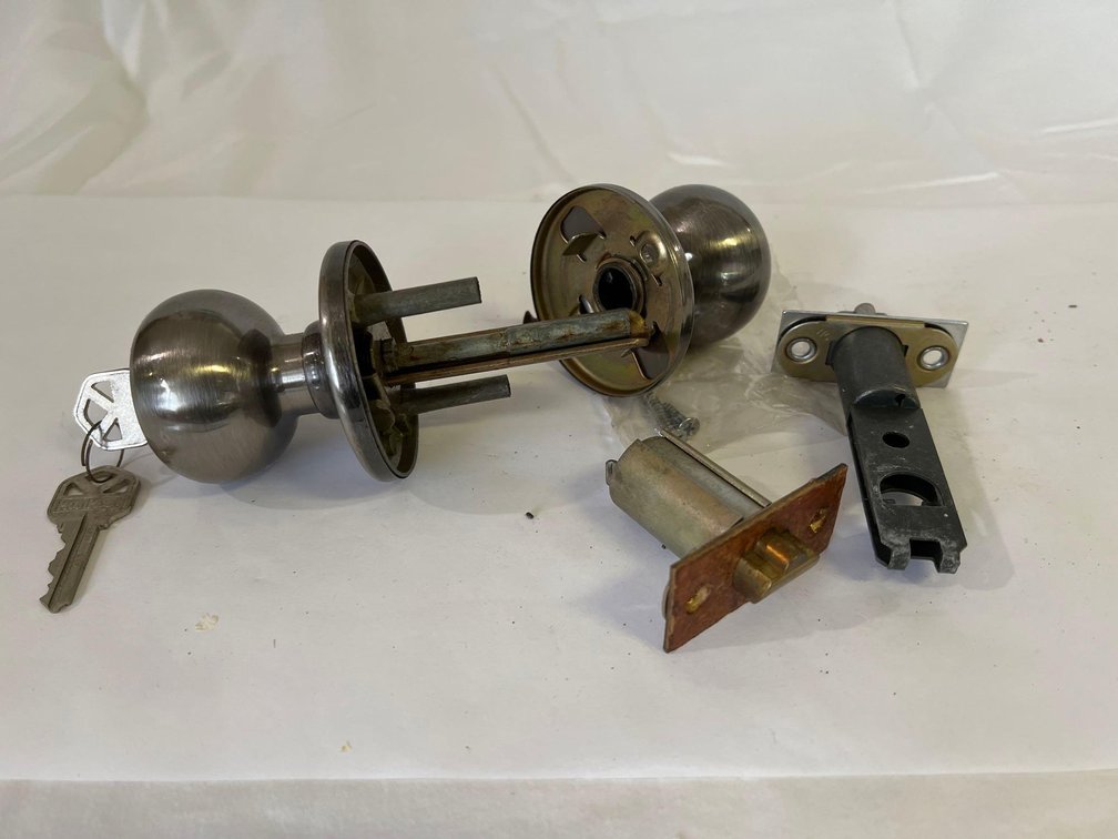 Kwikset Knob with accessories 